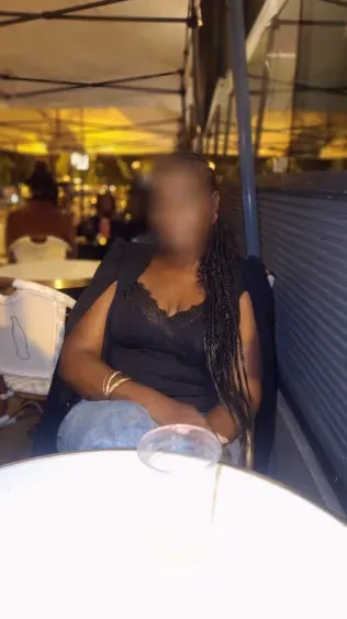 Abril, 34 años